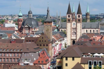 Blick auf Würzburg / H. Helmlechner / Wikimedia Commons (CC BY-SA 4.0)