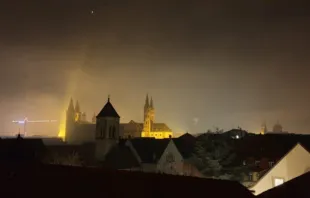 Blick auf den Dom "St. Kilian" in Würzburg bei Nacht. / Ferdinand Gehrig