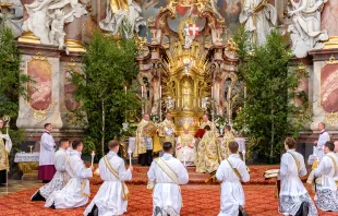 Weihe der neuen Patres der Priesterbruderschaft St. Petrus in der Benediktiner-Abtei Ottobeuren am 10. Juni 2023. / FSSP