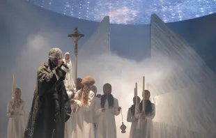 Keine heilige Messe, sondern Kanye West auf der Bühne: Szene aus "Yeezus Tour" im Jahr 2013.  / Peter Hutchins / Wikimedia (CC BY-SA 2.0)