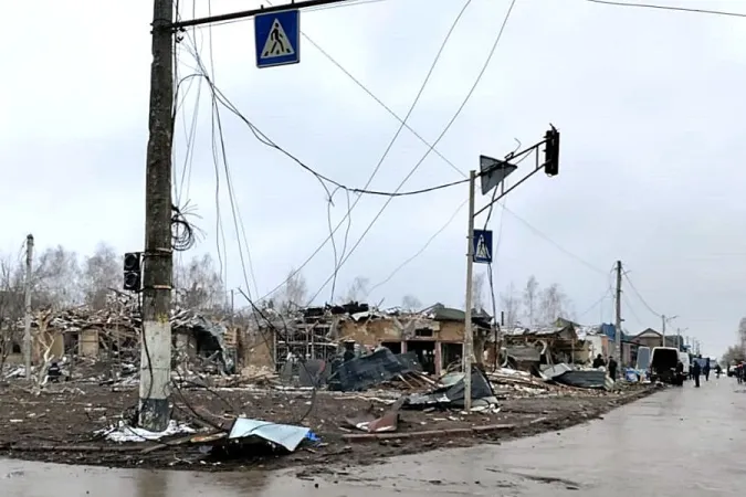 Ein von den russischen Streitkräften zerstörtes Wohnviertel in Schytomyr (Ukraine).