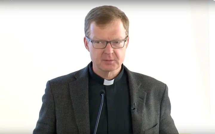 Pater Hans Zollner SJ, Präsident des Kinderschutzzentrums der Universität Gregoriana in Rom und Mitglied der Päpstlichen Kinderschutzkommission, bei einem Vortrag über sexuellen Missbrauch am 17. Februar 2020 in Würzburg.