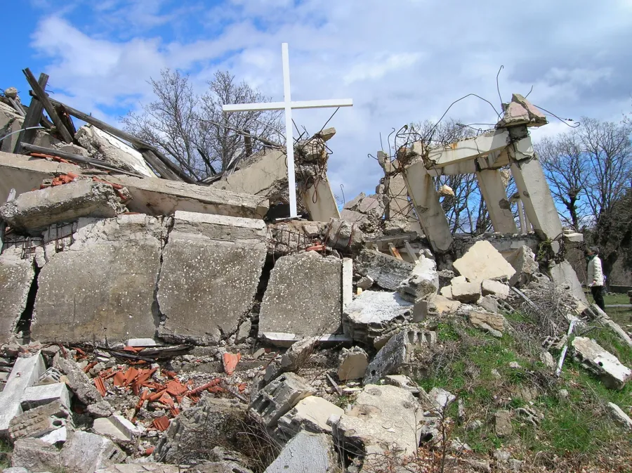 Zerstörtes Pfarrzentrum in der Diözese Mostar.