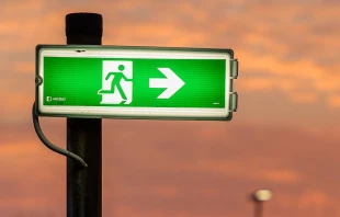 Fluchtwegkennzeichnung am Universitätsklinikum Münster / Dietmar Rabich / Wikimedia Commons (CC BY-SA 4.0)