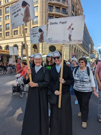 Auch Ordensfrauen nahmen am Marsch für das Leben am 16. September 2023 in Berlin teil