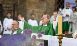 Bischöfe Ulrich Neymeyr, Georg Bätzing, bei der heiligen Messe zum Abschluss des Katholikentags in Erfurt. / Katholikentag / Röser