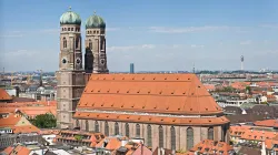 Die Frauenkirche in München, gesehen vom "Alten Peter", der Pfarrkirche St. Peter. / Diliff via Wikimedia (CC BY 2.5)