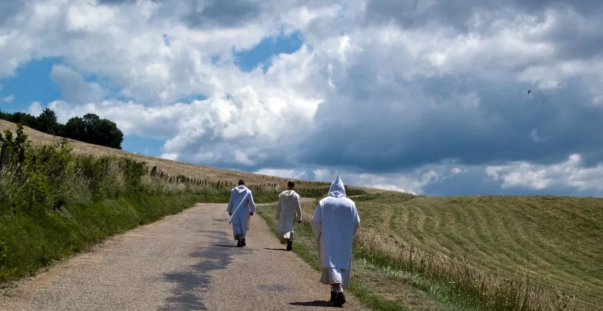 Kartäuser der Kartause von Portes beim sonntäglichen Spaziergang.