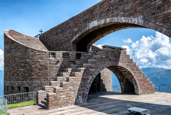 Die Kirche "Santa Maria degli Angeli" auf dem Monte Tamaro im Tessin: Eines der vielen Gebäude von Mario Botta