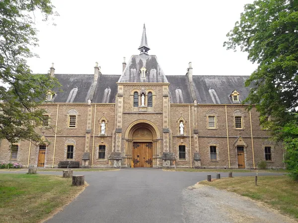 Eingang zur Kartause des Heiligen Hugo: St. Hugh's Charterhouse in Parkminster (UK)