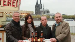 Dietmar Bär, Martin Wuttke, Simone Thomalla und Klaus J. Behrendt (von rechts nach links) spielen die Ermittlerduos Schenk/Ballauf (Köln) und Keppler/Saalfeld (Leipzig). Die Aufnahme ist von einem Presse-Termin am 11. Oktober 2011 zum Kölner Tatort "Ihr Kinderlein kommet". / Foto: Superbass via Wikimedia (CC-BY-SA-3.0)