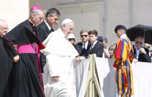 Papst Franziskus bei der Generalaudienz auf dem Petersplatz am 21. Juni 2017 / CNA / Daniel Ibanez