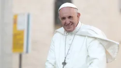 Papst Franziskus bei der Generalaudienz am 27. September auf dem Petersplatz  / CNA / Daniel Ibanez