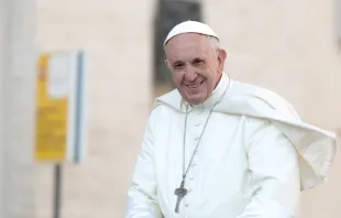 Papst Franziskus bei der Generalaudienz am 27. September auf dem Petersplatz  / CNA / Daniel Ibanez