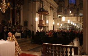 Christkindlandacht mit Bischof Rudolf Voderholzer am 24. Dezember 2019 / Veit Neumann / Bistum Regensburg