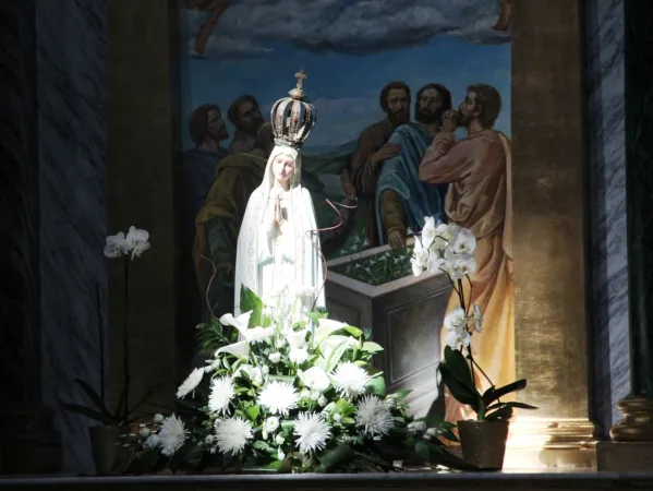 Fatimastatue in der römisch-katholischen Kathedrale von Kiew.