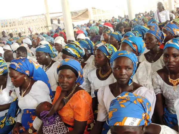 Geflüchtete Frauen bei einem Gottesdienst in Minawao/Kamerun.