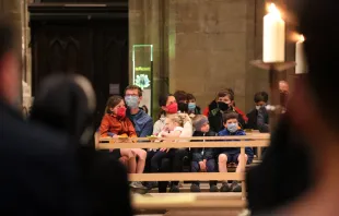 Familien im Hohen Dom zu Regensburg am 11. Juni 2020. / Bistum Regensburg