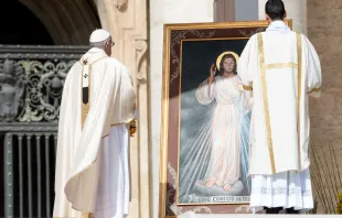 Papst Franziskus feiert die Heilige Messe am Sonntag der Göttlichen Barmherzigkeit, 8. April 2018. / CNA Deutsch / Daniel Ibanez