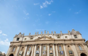 Die Fassade des Petersdoms mit den neuen Heiligen am 14. Oktober 2018 auf dem Petersplatz / Daniel Ibanez / CNA Deutsch