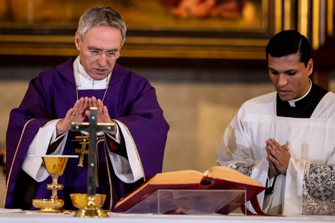 Erzbischof Georg Gänswein zelebriert die heilige Messe zum Jahresgedenken an Mutter Angelica am 27. März 2019