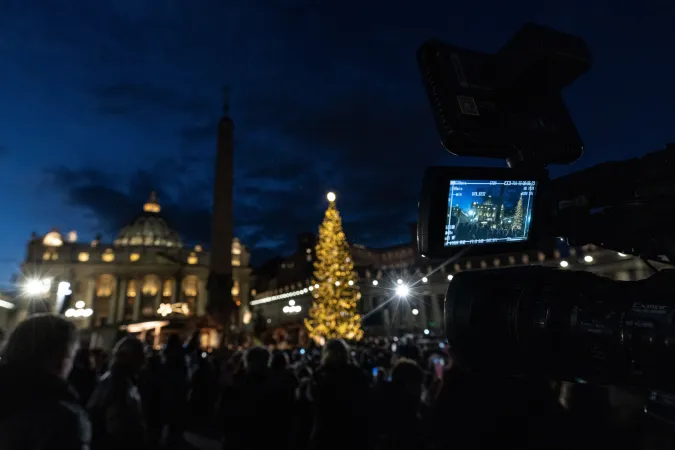 Jetzt kann Weihnachten kommen: Einweihung von Krippe und Christbaum auf dem Petersplatz am 5. Dezember 2019