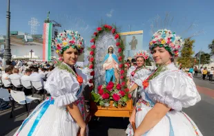 "Ungarn, das Land Mariens": 300 Volkstänzer waren am 5. September beim Eröffnungsprogramm des Eucharistischen Kongresses dabei, um die christlichen Traditionen des Karpatenbeckens zu feiern.
 / Daniel Ibáñez / CNA Deutsch 