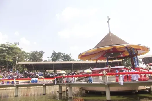 Millionen von Gläubigen versammelten sich am 3. Juni zu einer lebhaften, dreistündigen liturgischen Feier in der Basilika der ugandischen Märtyrer in Namugongo, etwas außerhalb der Hauptstadt des Landes, Kampala. / Pater Don Bosco Onyolla/ACI Africa