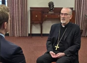 Kardinal Pierbattista Pizzaballa im Gespräch mit Jonathan Liedl.