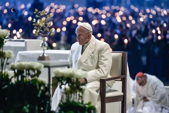 Papst Franziskus betete mit den Pilgern in Fatima und den Gläubigen in aller Welt gemeinsam den Rosenkranz