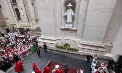 Feierliche Enthüllung der Statue des hl. Andreas Kim Tae-gŏn, koreanischer Märtyrer, am Petersdom am 16. September 2023 / Credit: Daniel Ibáñez/CNA Deutsch