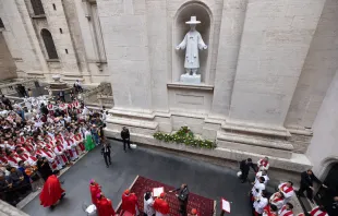 Feierliche Enthüllung der Statue des hl. Andreas Kim Tae-gŏn, koreanischer Märtyrer, am Petersdom am 16. September 2023 / Credit: Daniel Ibáñez/CNA Deutsch