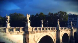 Die Brücke der Engel über den Tiber / Wampile via Wikipedia (CC BY-SA 3.0)