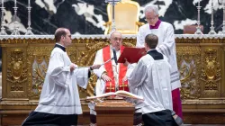 Papst Franziskus beim Requiem für Kardinal Paul Josef Cordes am 18. März 2024 im Petersdom / Daniel Ibáñez / CNA Deutsch