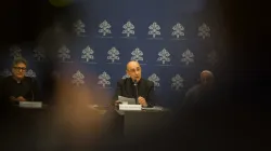 Kardinal Victor Manuel Fernández bei einer Pressekonferenz in Rom am 17. Mai 2024. / Rudolf Gehrig / CNA Deutsch