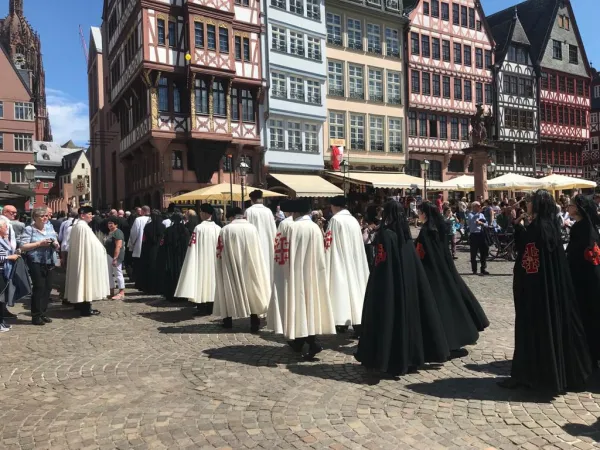 Der Ritterorden nimmt seit 150 Jahren Männer und Frauen auf, die sich in besonderer Weise für die Christen im Heiligen Land einsetzen.