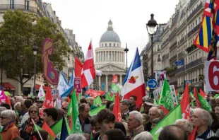 Demonstranten in Paris am 6. Oktober / -_/AFP via Getty Images