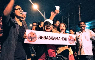 Demonstranten in Jakarta fordern die Freilassung des verurteilten Gouverneurs am 9. Mai 2017. / izzyxizzy via Flickr (CC BY-NC 2.0)