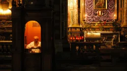 Ein Priester im Beichtstuhl in Palermo, Italien / Emilio Labrador via Flickr (CC BY 2.0)