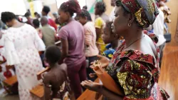 Frauen in Burkina Faso beim Gottesdienst / Kirche in Not