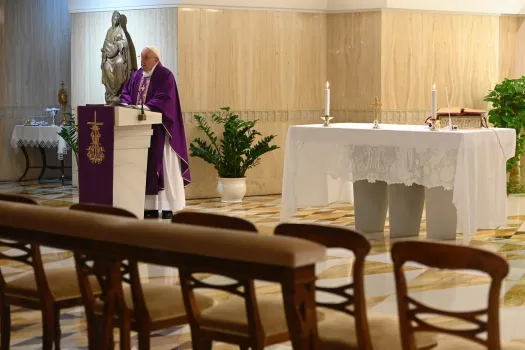 Papst Franziskus predigt in der Kapelle im Domus Sanctae Martae am 26. März 2020 / Vatican Media