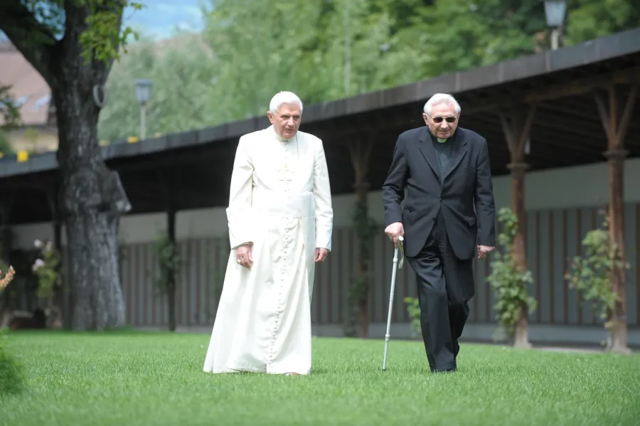 Monsignore Georg Ratzinger und Papst Benedikt XVI. am 31. Januar 2008.