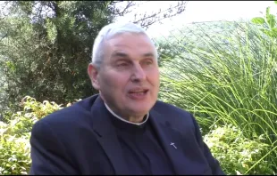 Pater Bernard von der Ordensgemeinschaft Famille Missionnaire de Notre-Dame (FMND) / Screenshot von YouTube