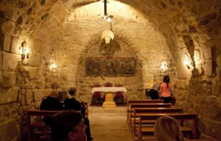 Betende in der Kirche St. Ananias in Damaskus, Syrien vor dem Bürgerkrieg, am 23. February 2010. / seb001 / Shutterstock