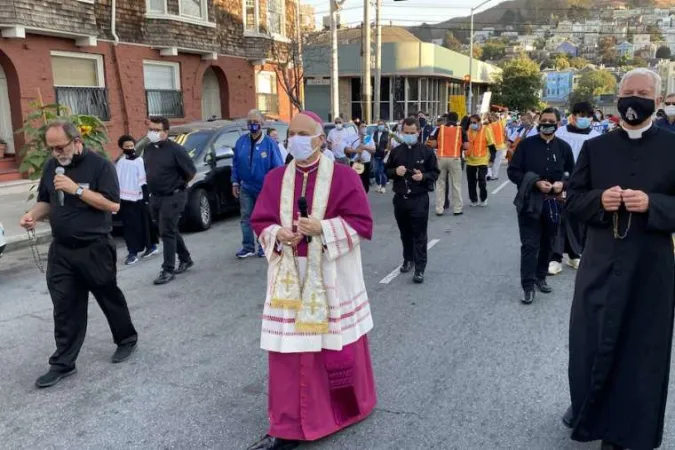 Führte seine Gläubigen durch die Coronavirus-Krise: Erzbischof Salvatore Cordileone an der Spitze einer Eucharistischen Prozession durch San Francisco. 