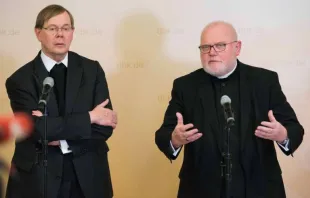 Kardinal Reinhard Marx und der Generalsekretär der deutschen Bischofskonferenz, Pater Hans Langendörfer SJ (links). / EWTN.TV