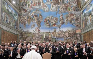 Diplomatische Vertreter im Vatikan applaudieren Papst Franziskus am 9. Januar 2017. / L'Osservatore Romano