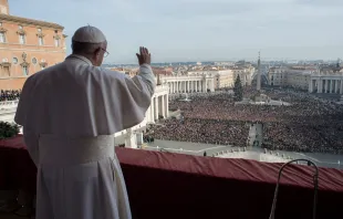 Papst Franziskus spendet den traditionellen Segen am 25. Dezember 2016. / L'Osservatore Romano