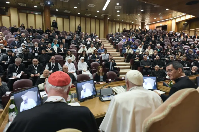Papst Franziskus bei der Konferenz „Mann-Frau-Gottesbild. Für eine Anthropologie der Berufungen“ im Vatikan am 1. März 2024
