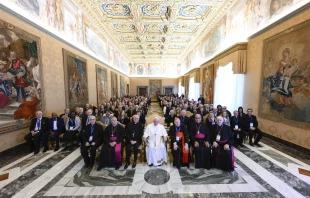 Papst Franziskus mit Vertretern der Päpstlichen Akademie für das Leben am 20. Februar 2023 / Vatican Media